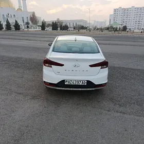 Hyundai Elantra 2020