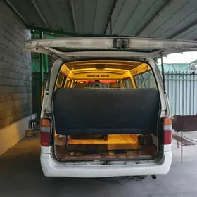 Toyota Hiace 2003