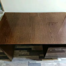 письменный стол