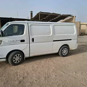 Nissan Urvan 2005