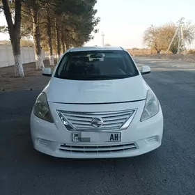 Nissan Versa 2012