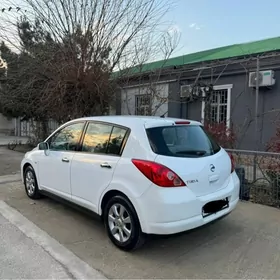 Nissan Tiida 2008
