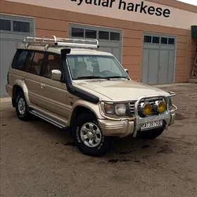 Mitsubishi Pajero 1992