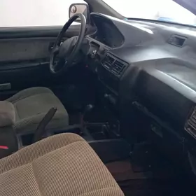 Mitsubishi Chariot 1992