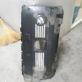 Motor kryshka bmw e60