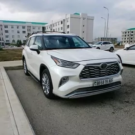 Toyota Highlander 2021