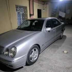 Mercedes-Benz E320 2000