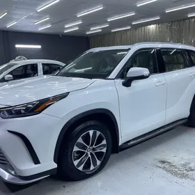 Toyota Highlander 2023