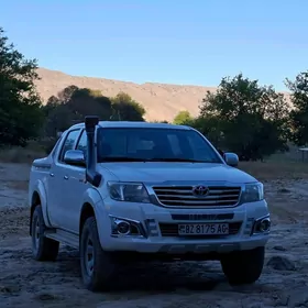 Toyota Hilux 2013