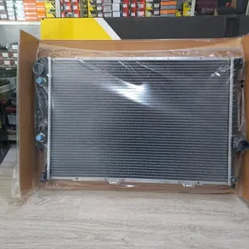 Radiator BMW E34 V8S magazyn