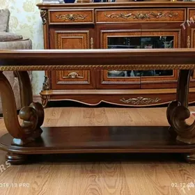 Журнальный столик.