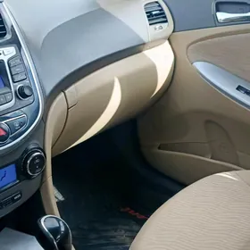 Hyundai Accent 2012