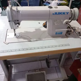 Швейная машинка и оверлок