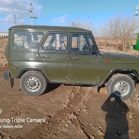 UAZ 469 2005