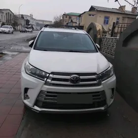 Toyota Highlander 2019