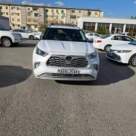 Toyota Highlander 2023