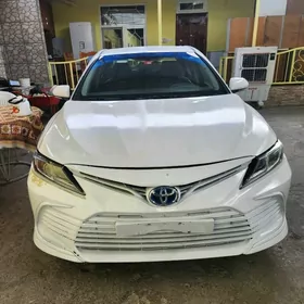Toyota Camry Hybrid 2021
