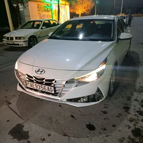 Hyundai Elantra 2022