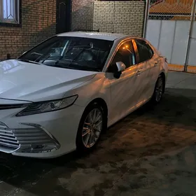 Toyota Camry 2021
