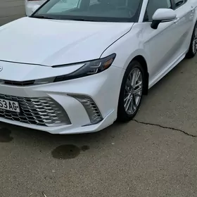 Toyota Camry 2025