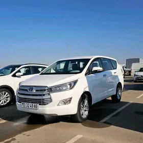 Toyota Innova 2022