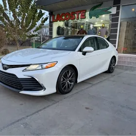 Toyota Camry 2021
