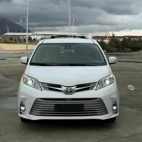 Toyota Sienna 2019