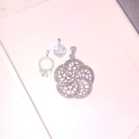 СОЛМАЯН КУЛОН БУЖЕТЕРИИ