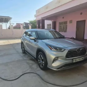 Toyota Highlander 2021