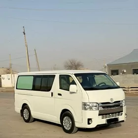 Toyota Hiace 2012