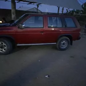 Nissan Pathfinder 1995