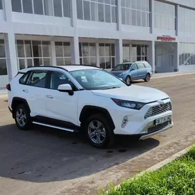 Toyota RAV4 2021