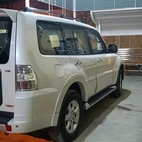 Mitsubishi Pajero 2014