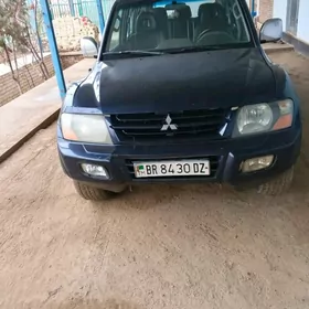 Mitsubishi Pajero 2002