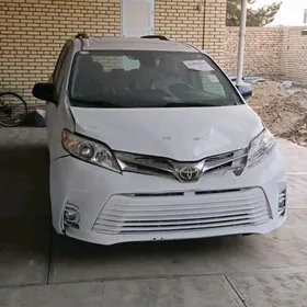 Toyota Sienna 2020