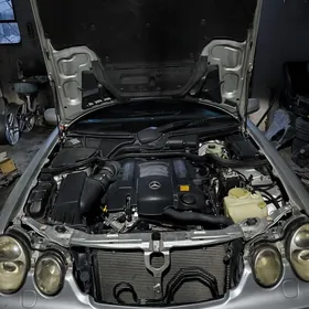 Mercedes-Benz E320 2000