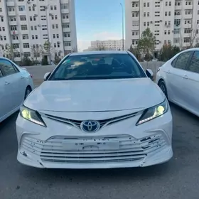 Toyota Camry 2021