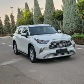 Toyota Highlander 2021