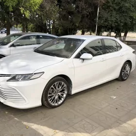 Toyota Camry Hybrid 2022