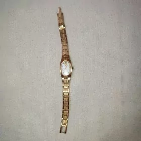 Часы женские с браслетом.