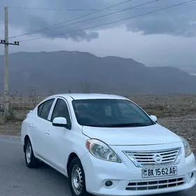 Nissan Versa 2013