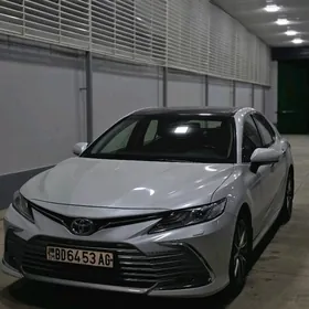 Toyota Camry 2021