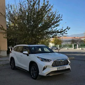 Toyota Highlander 2021