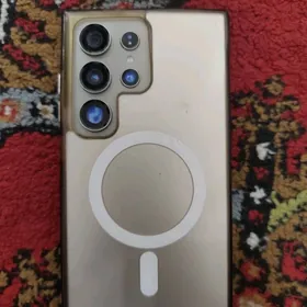 Telefon S 24 ultyra bira bir