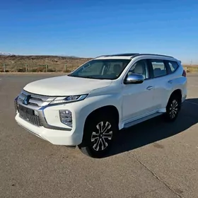 Mitsubishi Montero Sport 2022