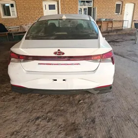 Hyundai Elantra 2022