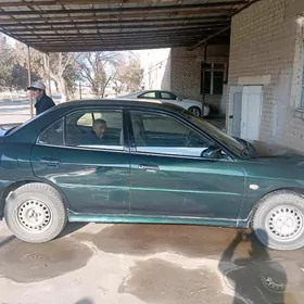 Mitsubishi Lanser 1998