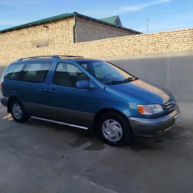 Toyota Sienna 2003