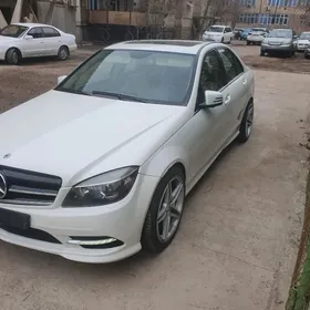 Mercedes-Benz C300 2011