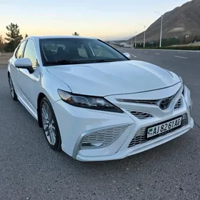 Toyota Camry 2021
